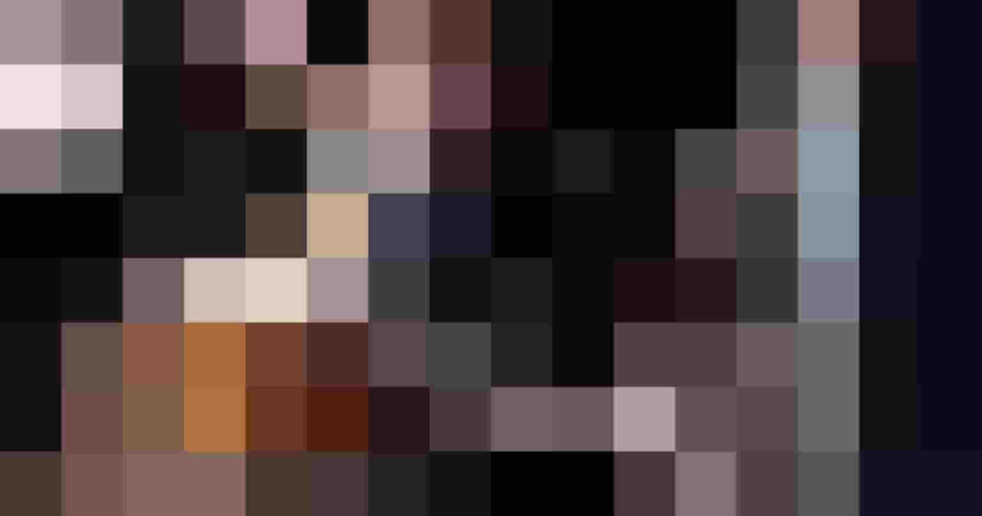 Junger Musiker spielt Trommel und Gong bei einem Auftritt des Pinzgauer Blasmusikverbands.